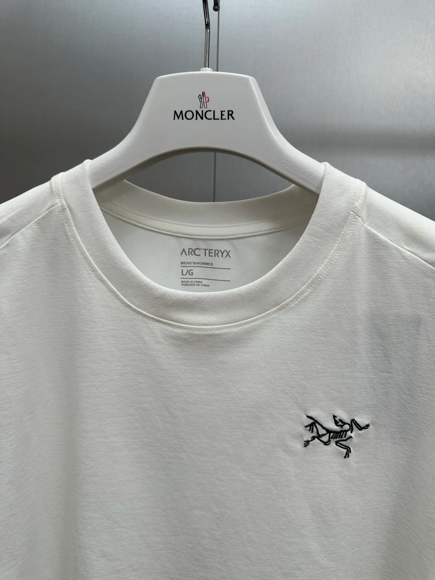 ARC'TERYX/ Cormac Series T Breathable ， Breathable， ， ， 。 + Classic ， ， ， 。 ， ， 。 、 ， ， 。 、 ， ， T ， hold 。 ：White， ， ， Sizes：L-3x L